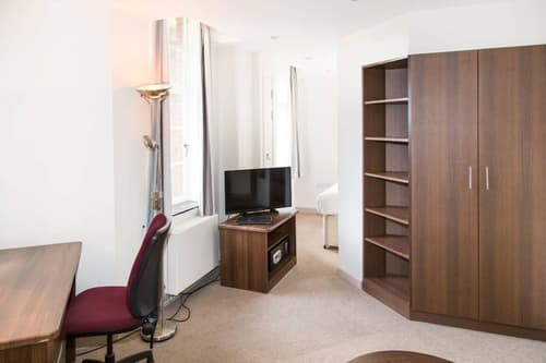 Goodenough College, Room