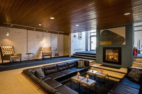 Number 31, Lobby lounge