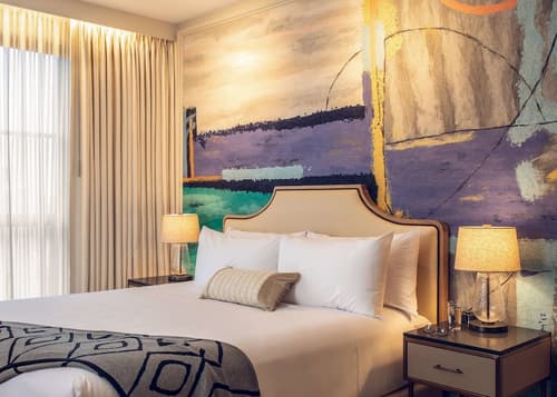 Sophy Hyde Park, Room