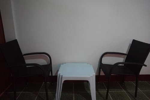 Bangsak Hut, Living area