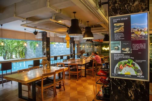 ISTY Hotel, Reception