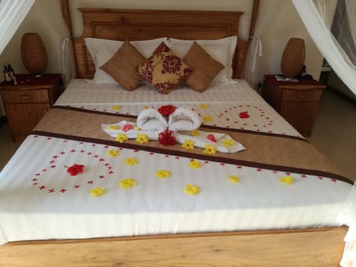 Glacis Heights Villa, Room