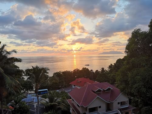 Glacis Heights Villa, Property grounds