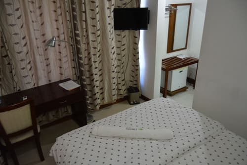 Florida Executive Inn, Room