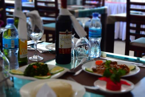 Florida Executive Inn, Food and drink