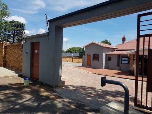 Central Lodge Hotels, Property entrance