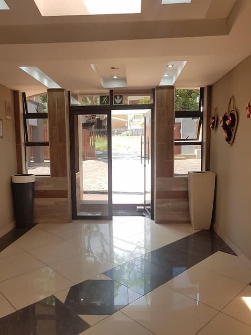 Central Lodge Hotels, Interior entrance
