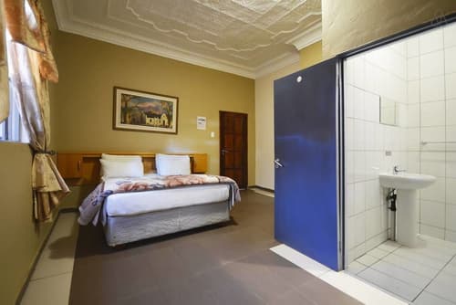 Legacy Guest Lodge, Room