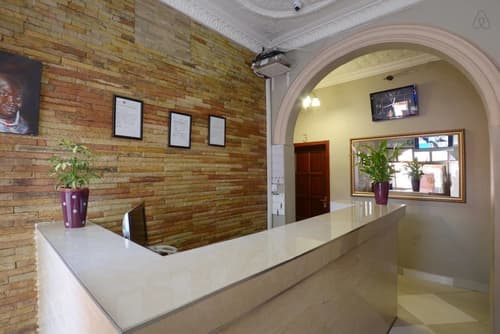 Legacy Guest Lodge, Reception