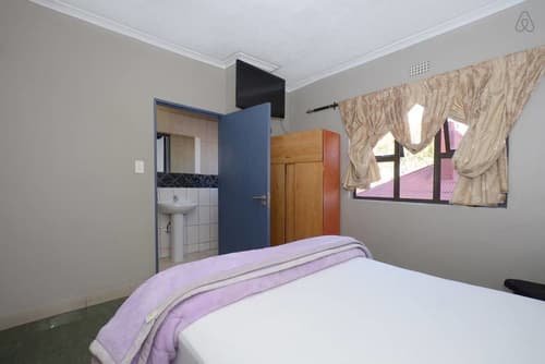 Legacy Guest Lodge, Room