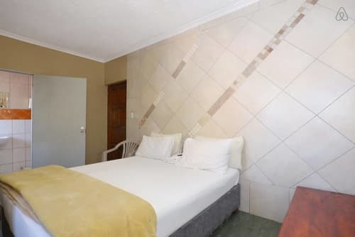 Legacy Guest Lodge, Room