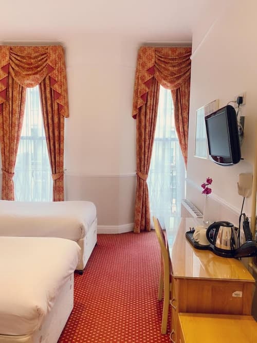 Hyde Park Radnor Hotel, Primary image