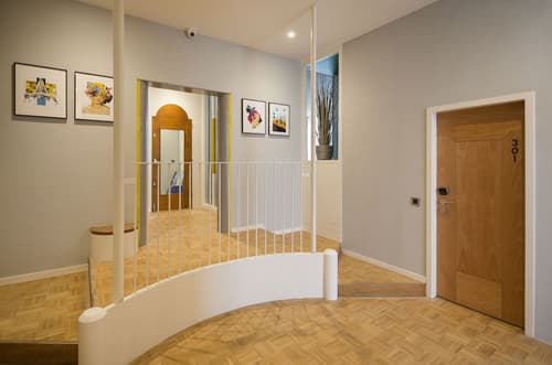 Quentin Zoo hotel, Interior entrance