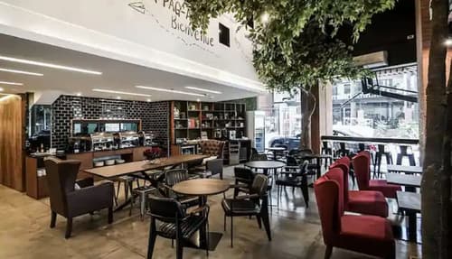 U Hotels Makati, Lobby lounge