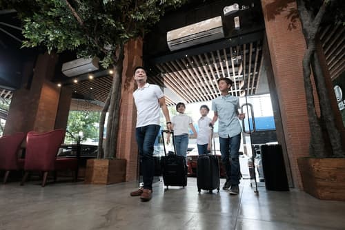 U Hotels Makati, Interior entrance