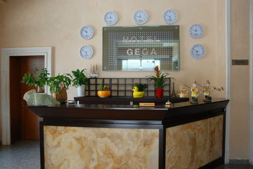 Hotel Gega, Reception