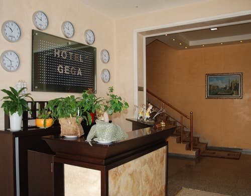 Hotel Gega, Reception