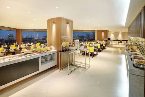 Yuan Garden Pasar Baru, Restaurant