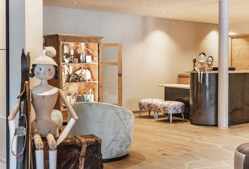 La Cort My Dollhouse - Adults Only, Reception