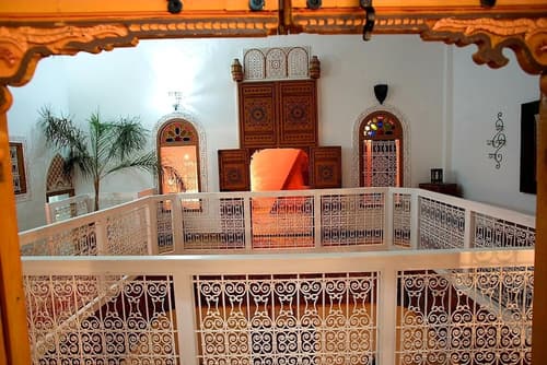 Riad Safir, Lobby