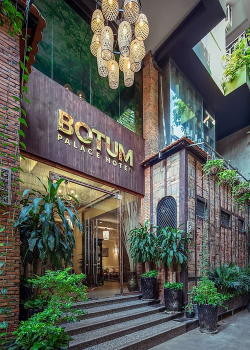 Botum Palace Hotel, Front of property