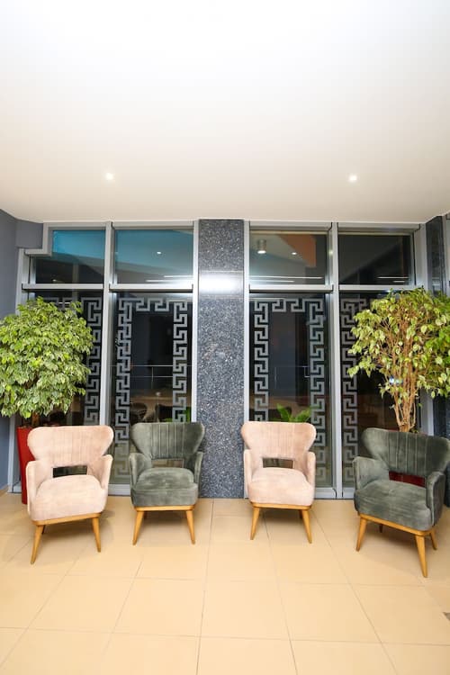 Hotel Aliko, Reception