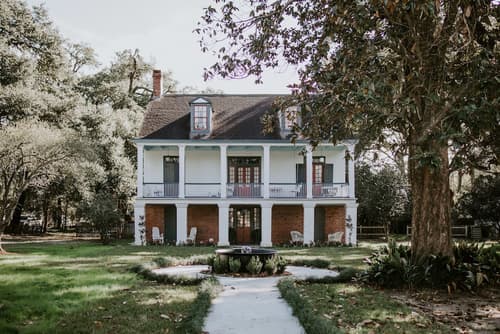 Mouton Plantation, Primary image