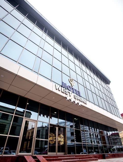 West Shine Hotel, Interior entrance