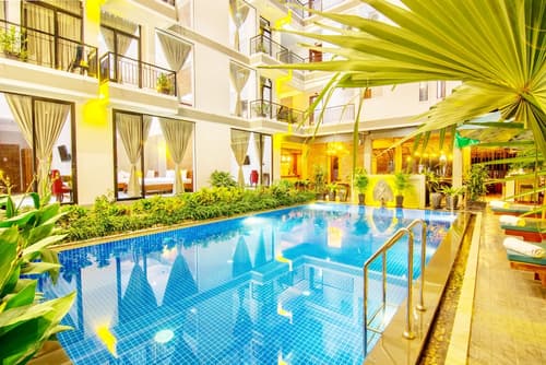 Central Blanche Residence, Outdoor pool