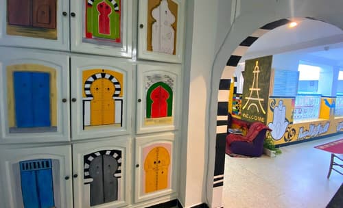 Hotel Paris, Reception