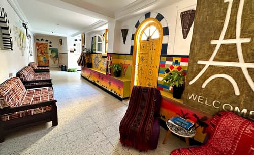 Hotel Paris, Reception