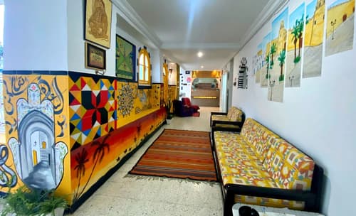 Hotel Paris, Reception