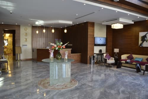 Velvet Hotel, Interior entrance