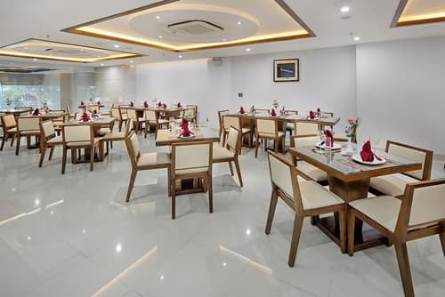 Merry Hotel, Restaurant