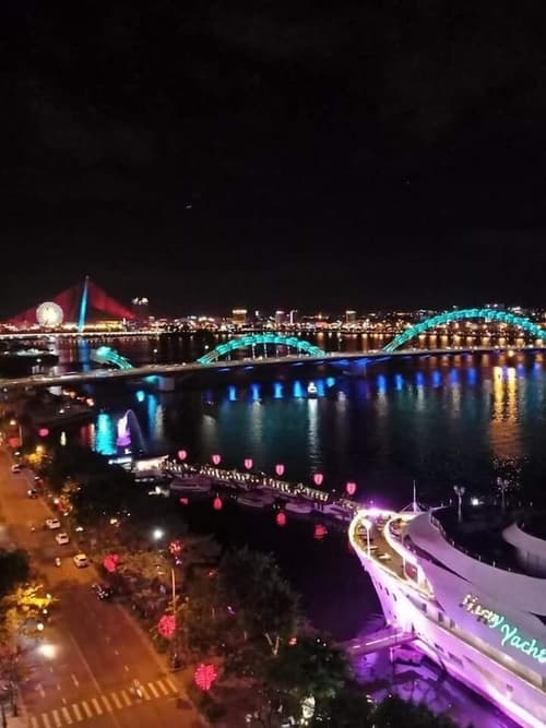 Merry Hotel, Primary image