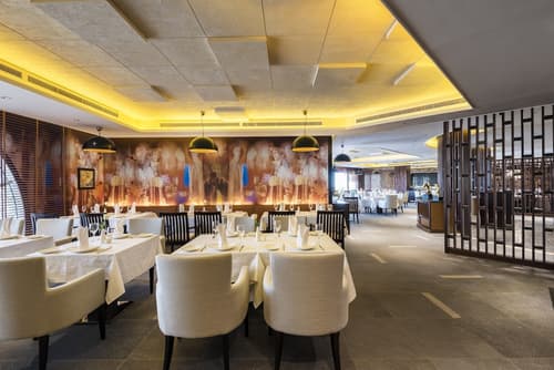 Ezdan Palace Hotel, Restaurant