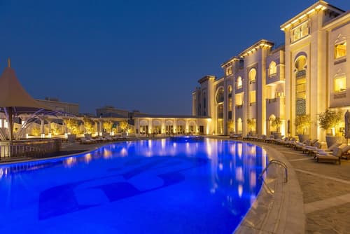 Ezdan Palace Hotel, Outdoor pool