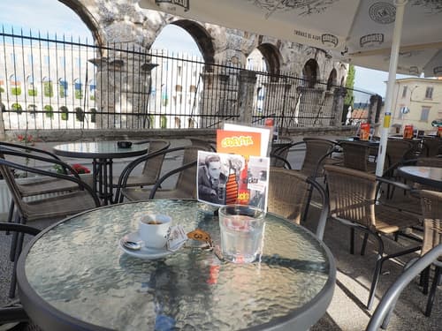 Captain Emo City Apartments, Primary image