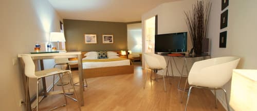 Couette et Cafe, Room