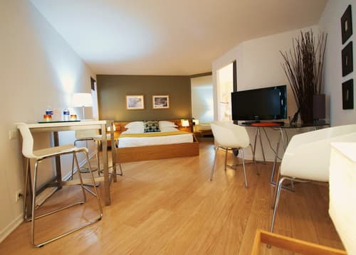 Couette et Cafe, Room