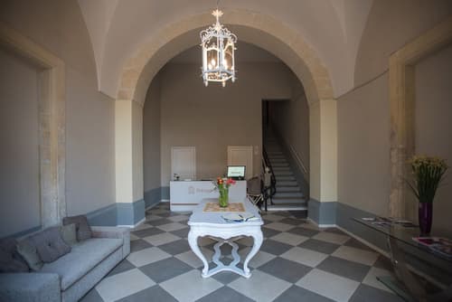 Palazzo Belsanti, Interior entrance