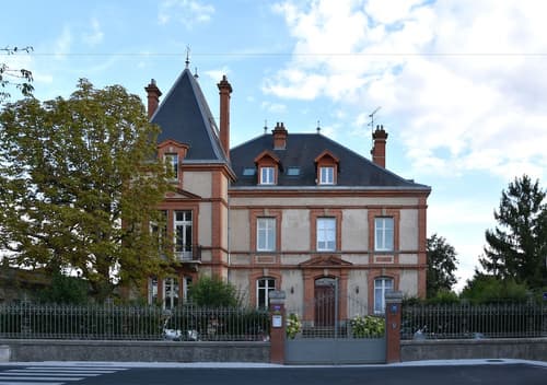 L'autre Rives, Front of property