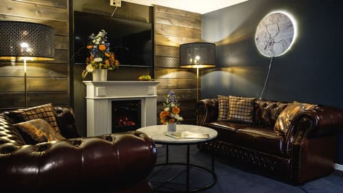 Golden Circle Suites, Lobby