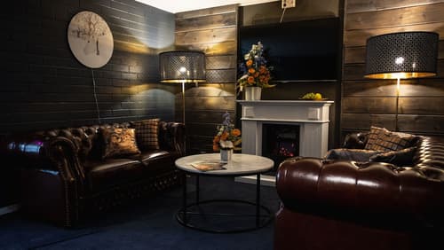 Golden Circle Suites, Lobby