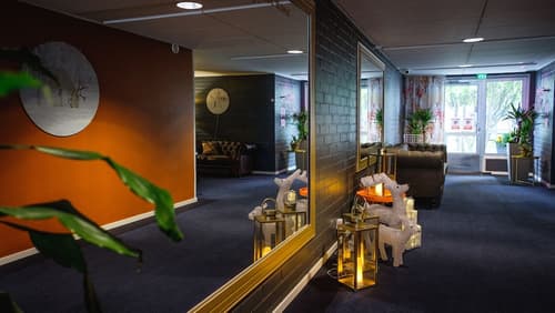 Golden Circle Suites, Lobby sitting area