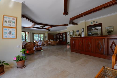 Hotel Leytur, Reception