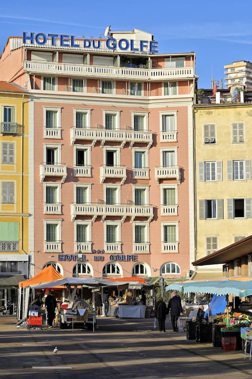 Hotel du Golfe, Front of property