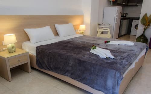 Polykratis Rooms, Room