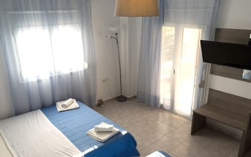 Polykratis Rooms, Room