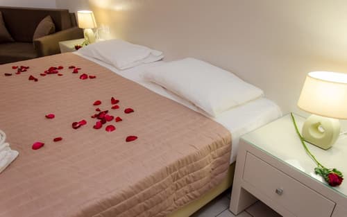 Polykratis Rooms, Room